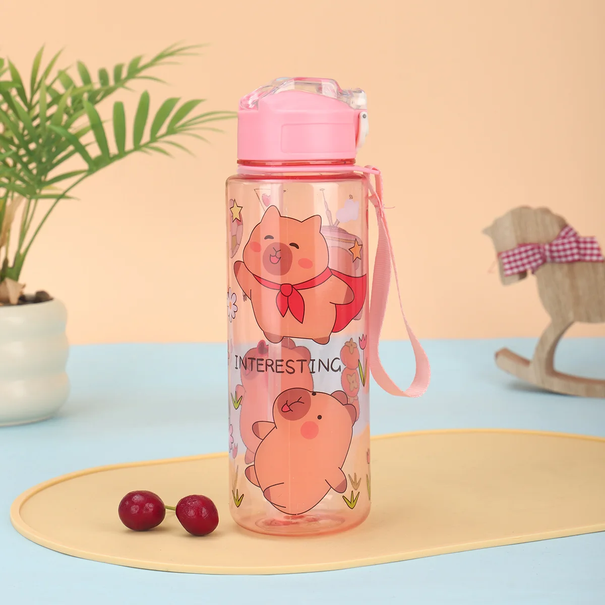   귀여운 500ml 플라스틱 물병, 일상 사용 및 야외 활동을 위한 새지 않는 플립탑 빨대컵