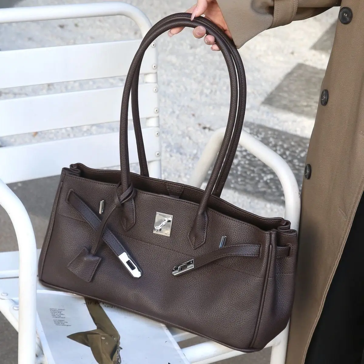 

2025 New Versatile Casual Cowhide Fashionable Large-capacity Lychee Pattern Bag Commuter Shoulder Portable Messenger Bag