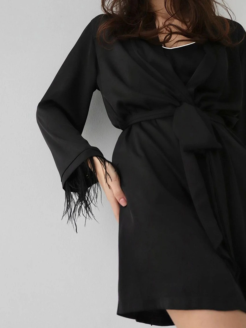 Marthaqiqi-Pyjama à plumes pour femmes, robe sexy à col en V, vêtements de nuit à manches longues, peignoir à lacets, mini robe décontractée pour femme