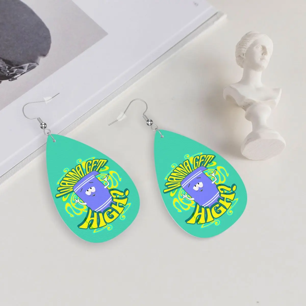 أقراط دمعة جلدية مخصصة للنساء أقراط جلدية موضة مضحكة كرتونية خفيفة الوزن للعطلات والحفلات