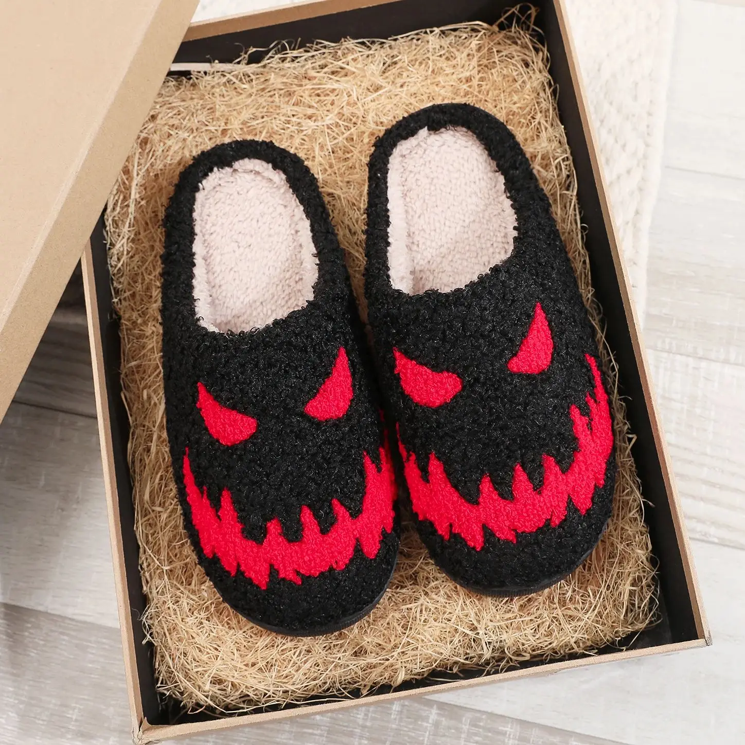 Winter home home red magic pattern cotton slippers non-slip thick bottom wool cotton slippers