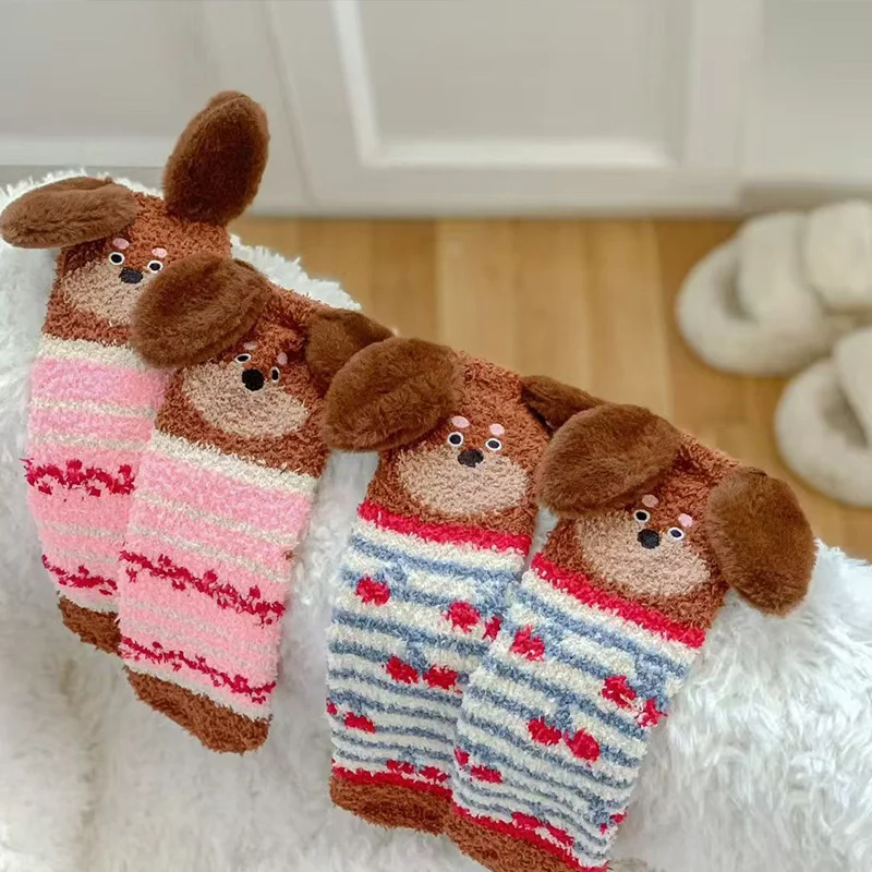 المشارب المرجان جوارب صوفية سميكة الشتاء الدفء المنزل جوارب يمكن السير بها على الأرض للنساء لطيف الكرتون جرو الكلب الأوسط أنبوب أفخم الجوارب