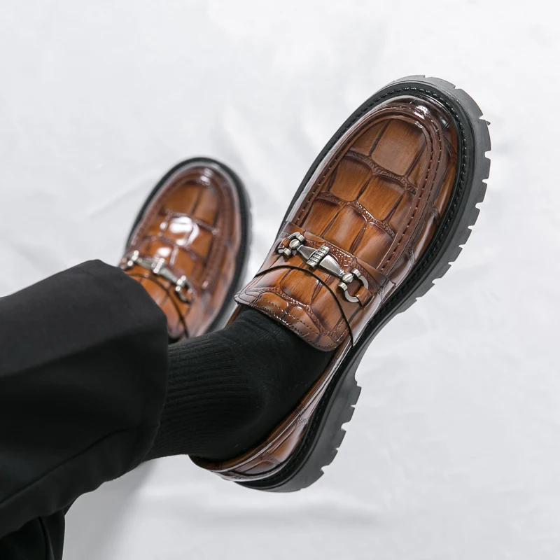Luxury Brand Round Toe Comfortable Thick Sole Casual Men Leather Shoes Fashionable Patent Leather Business Banquet Leather Shoes