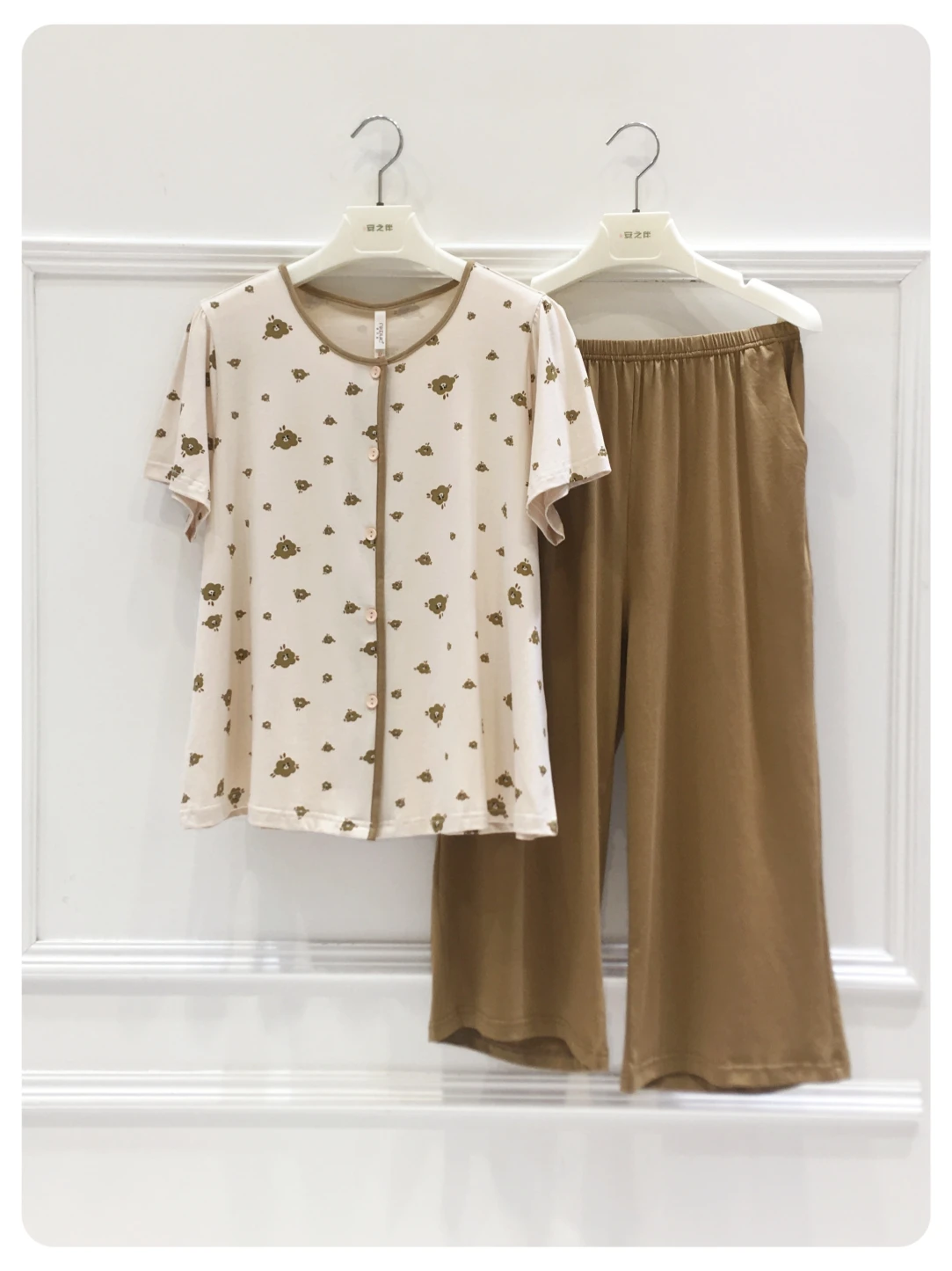 pigiama-nicoya-in-puro-cotone-da-donna-nuova-collezione-estate-2026-sensazione-fresca-maniche-corte-sette-pezzi-pantaloni-girocollo-cardigan-aperto