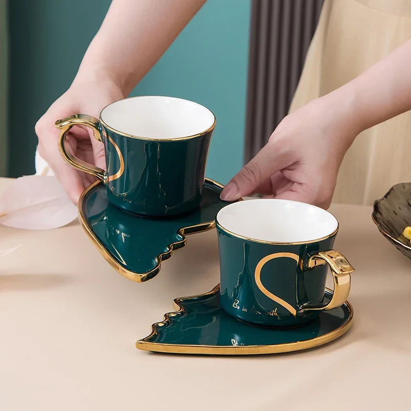 

Couple Coffee Cup with Phnom Penh Saucers and Spoons Creative Tea Cup Set Ceramic Tableware Luxury Wedding Gift for Couples