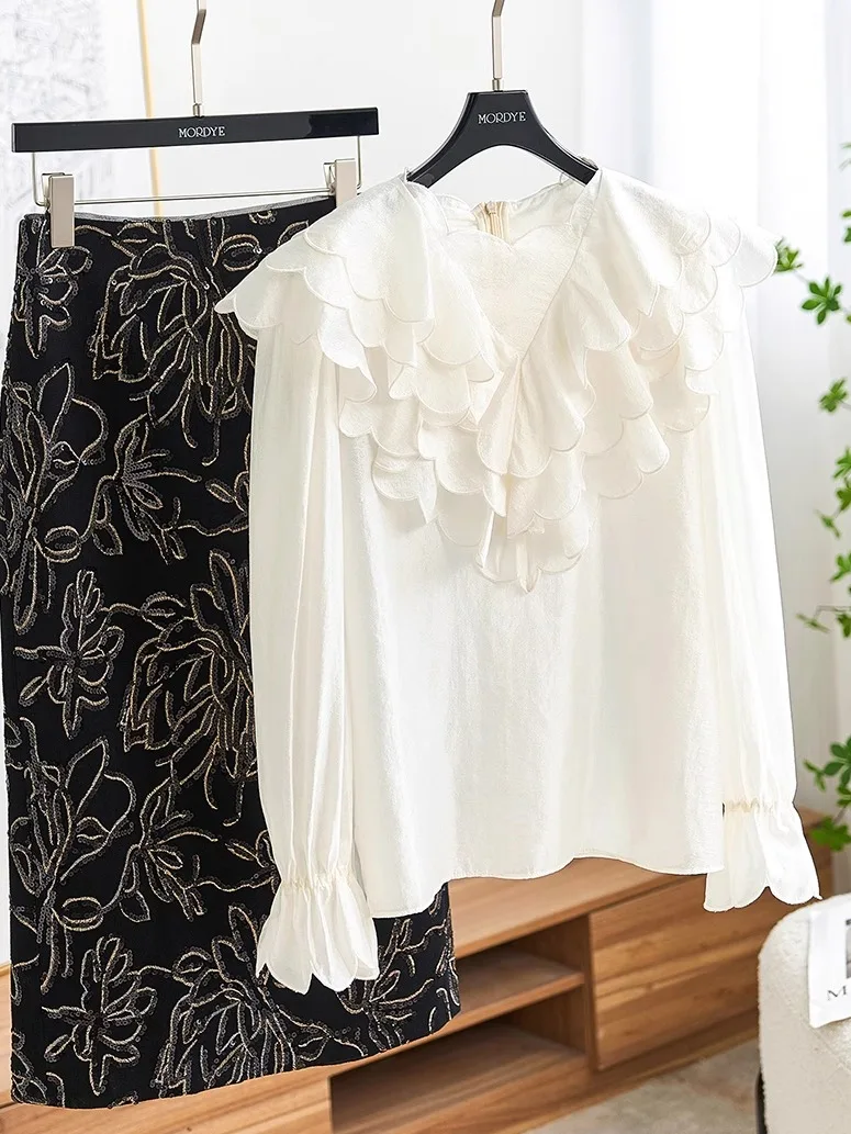 

Romantic V-neck White Bell Sleeve Shirt French Style Stand-up Collar Gathered Decoration Luxury Women's Premium Fashion Shirt