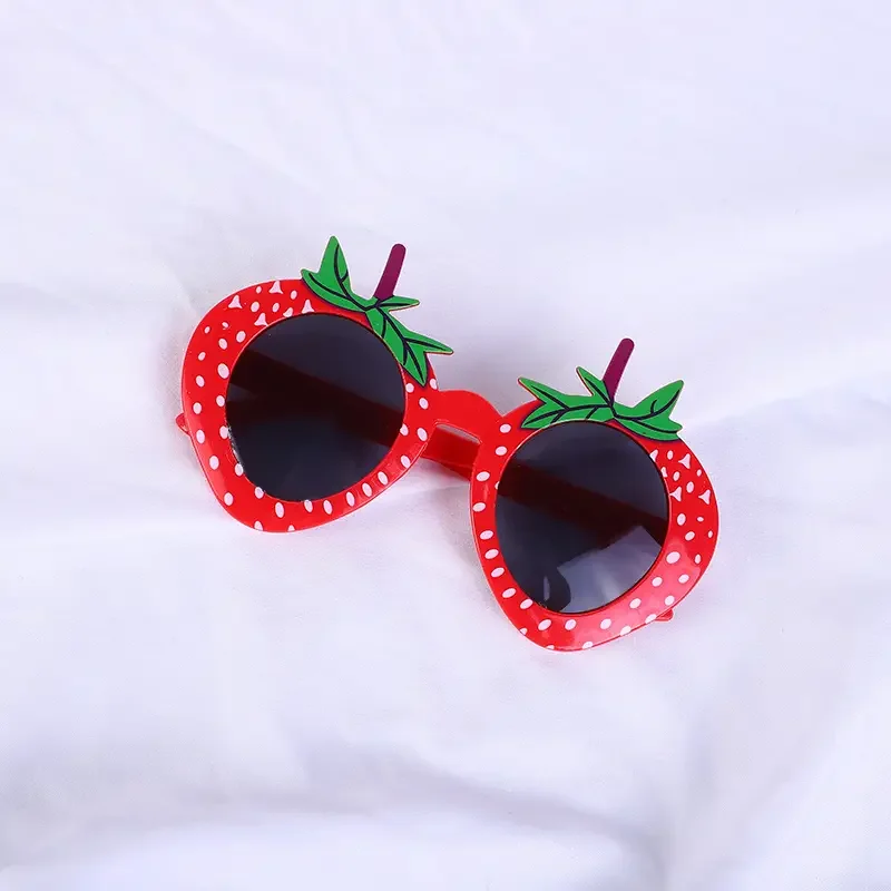 Gafas de sol de fresa con forma de fruta, accesorios de fiesta de cumpleaños, decoraciones al aire libre para fiesta de verano, decoración de