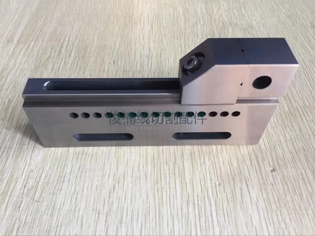 4 "سلك EDM ملزمة عالية الدقة SUS440 الفولاذ المقاوم للصدأ 100 مللي متر CNC الفك افتتاح 1 قطعة