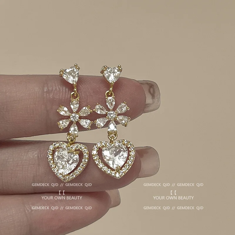 

Fashion Zircon Love Pendant Earring For Woman Elegant Rhinestone Geometric Alloy Earrings Charming Office Banquet Jewelry Gifts