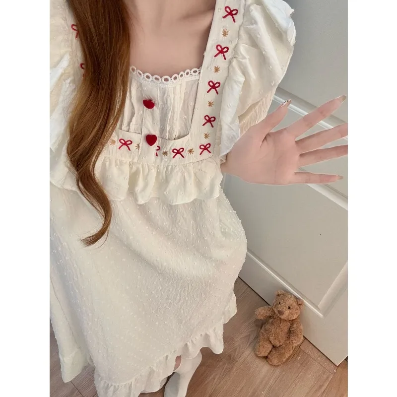Damen Cloud-Nachthemd Sommer Mädchen Brustpolster Kurzarm-Pyjama Prinzessinnen-Stickerei Homewear Freizeitkleid für Draußen