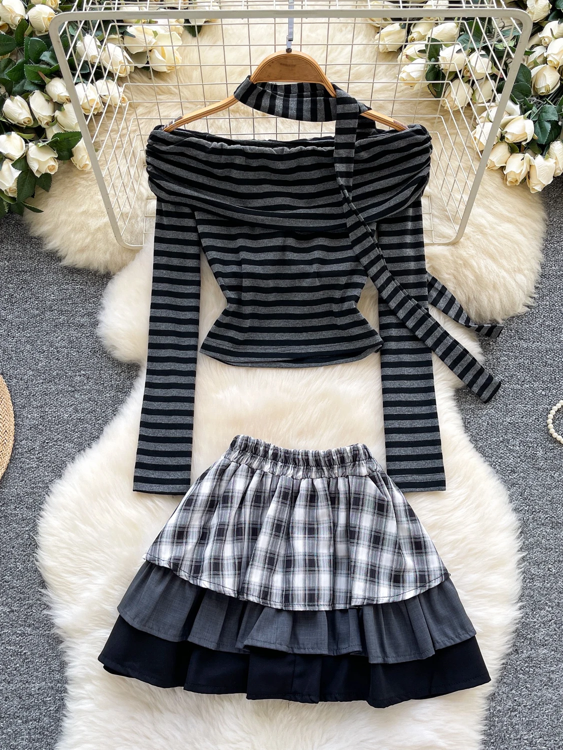 Hot Girl Pure Desire Pittige Set Dames Herfstontwerp Eén schouder Turn-down Kraag Lange Sve Gestreepte Top Hoge Taille Volant...