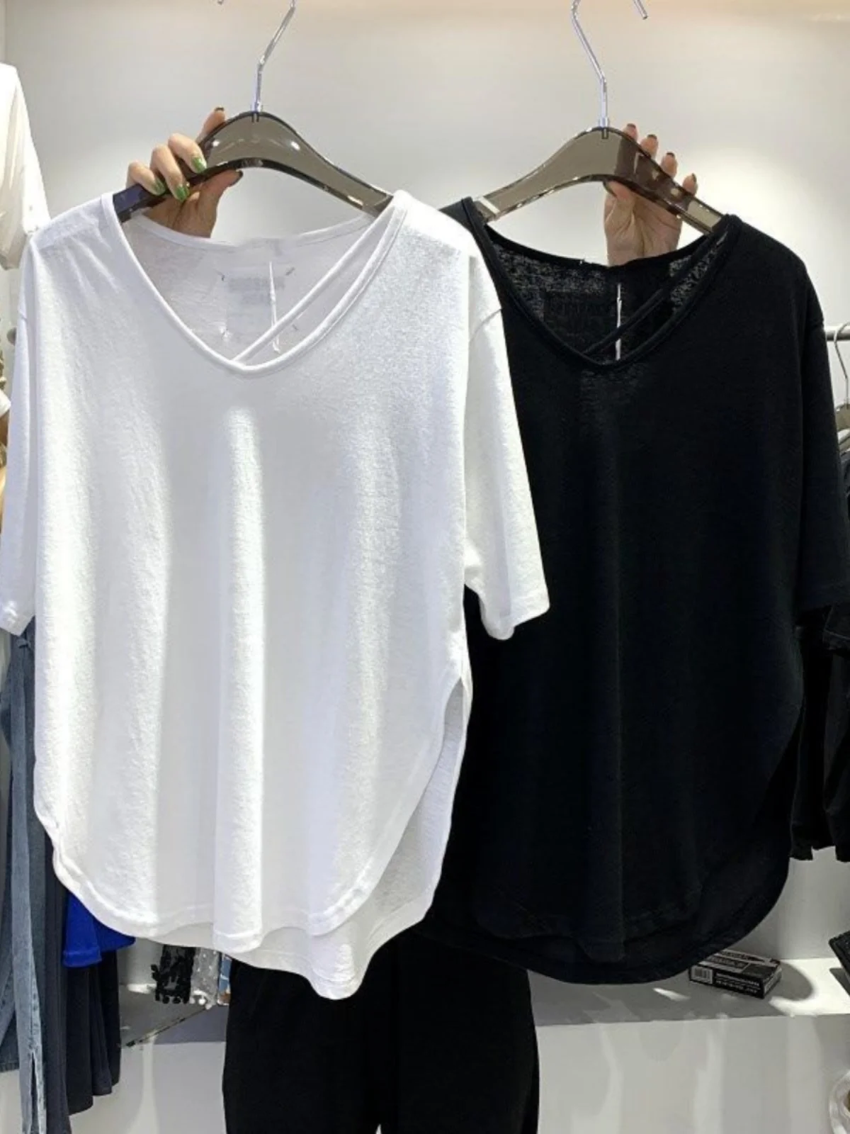 

Женская футболка больших размеров: летняя, повседневная, свободного кроя, с коротким рукавом, круглым вырезом, модный универсальный топ с закругленным низом для полных женщин