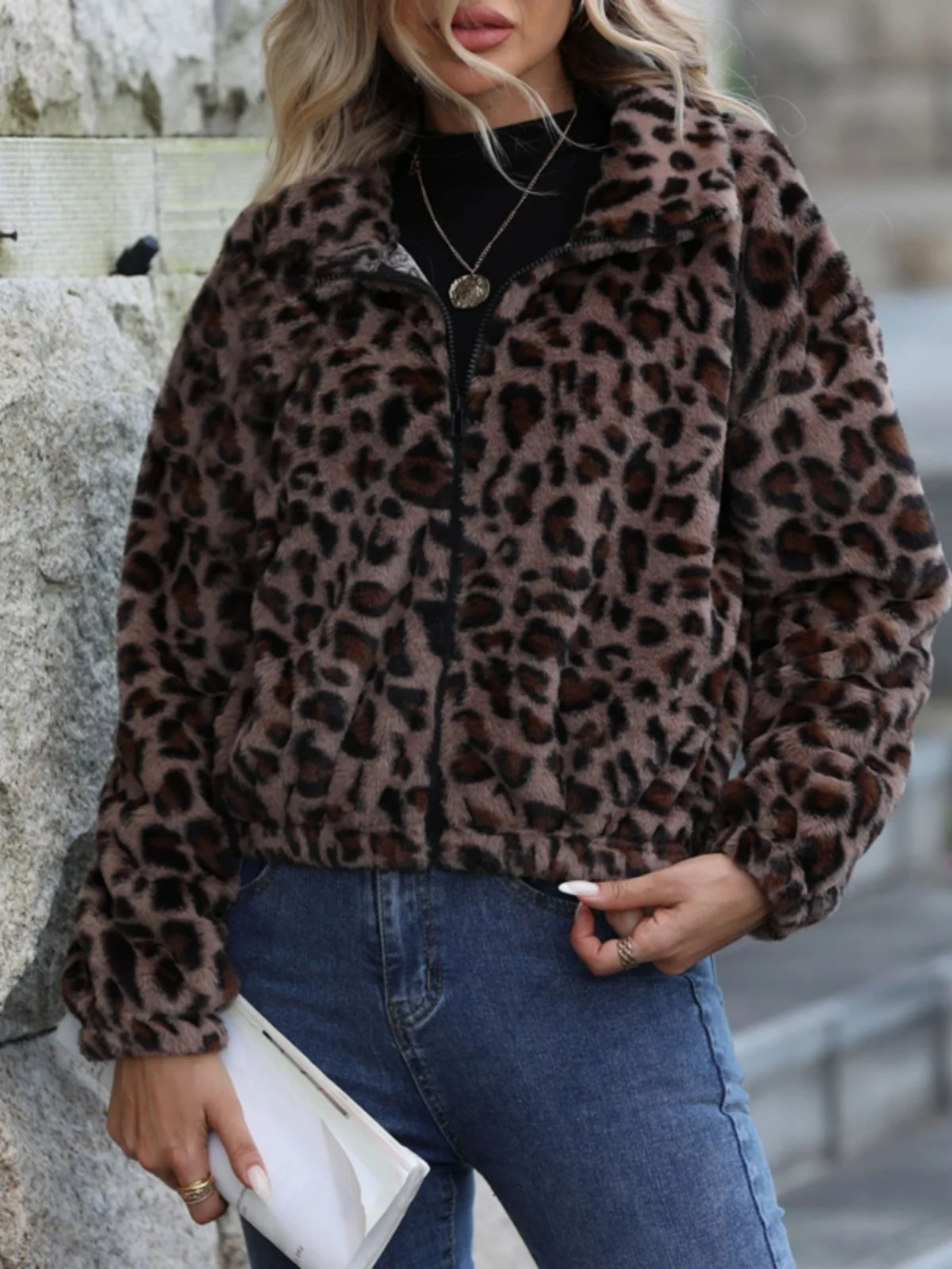 

Модная зимняя верхняя одежда: повседневное пальто на молнии с длинными рукавами, из искусственного меха, с леопардовым принтом, универсальное, милое, свободного кроя.