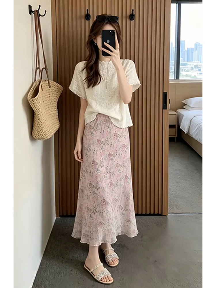 

Casual Knitted Short Sleeve T-Shirt And Floral Half Skirt Two Piece Set for Women Breathable Medium Thickness Summer Outfit