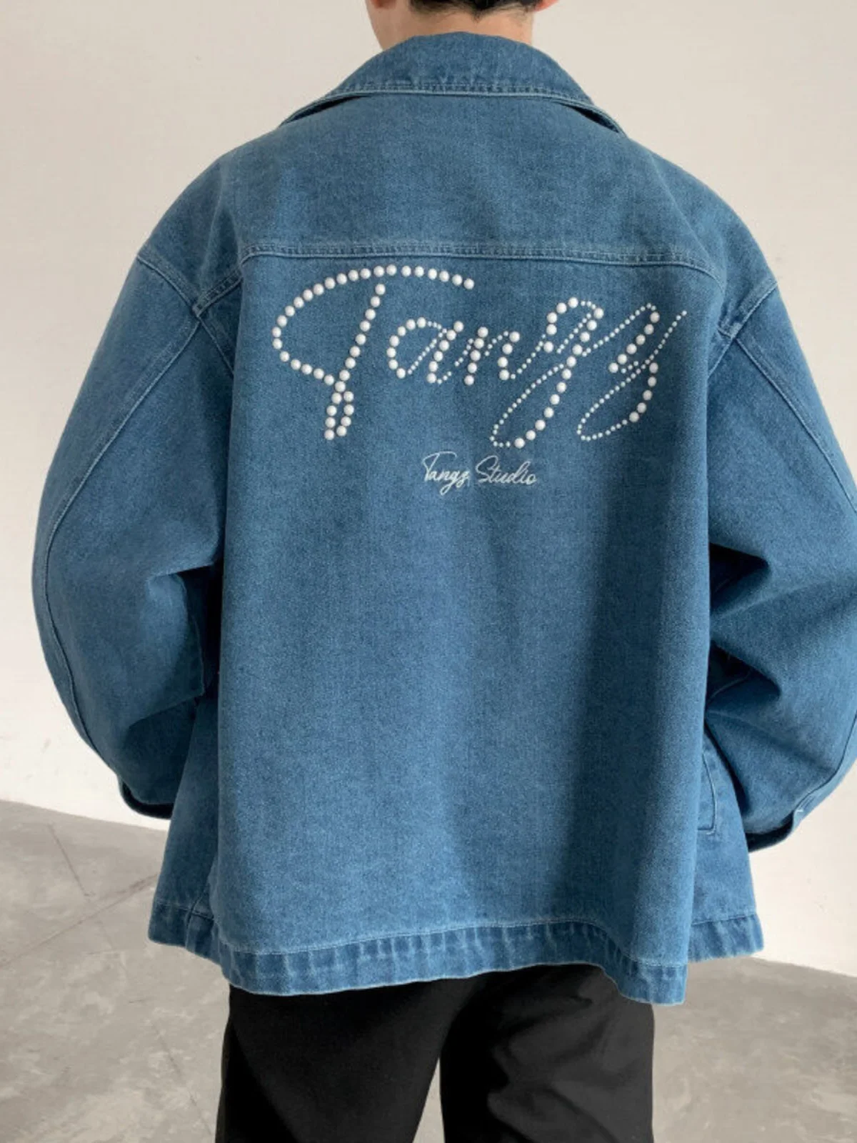 

Джинсовый джинсовый джинт в стиле ретро с вышивкой жемчугом и стразами, свободная мужская весенне-осенняя крутая верхняя одежда, длинная свеч на пуговицах