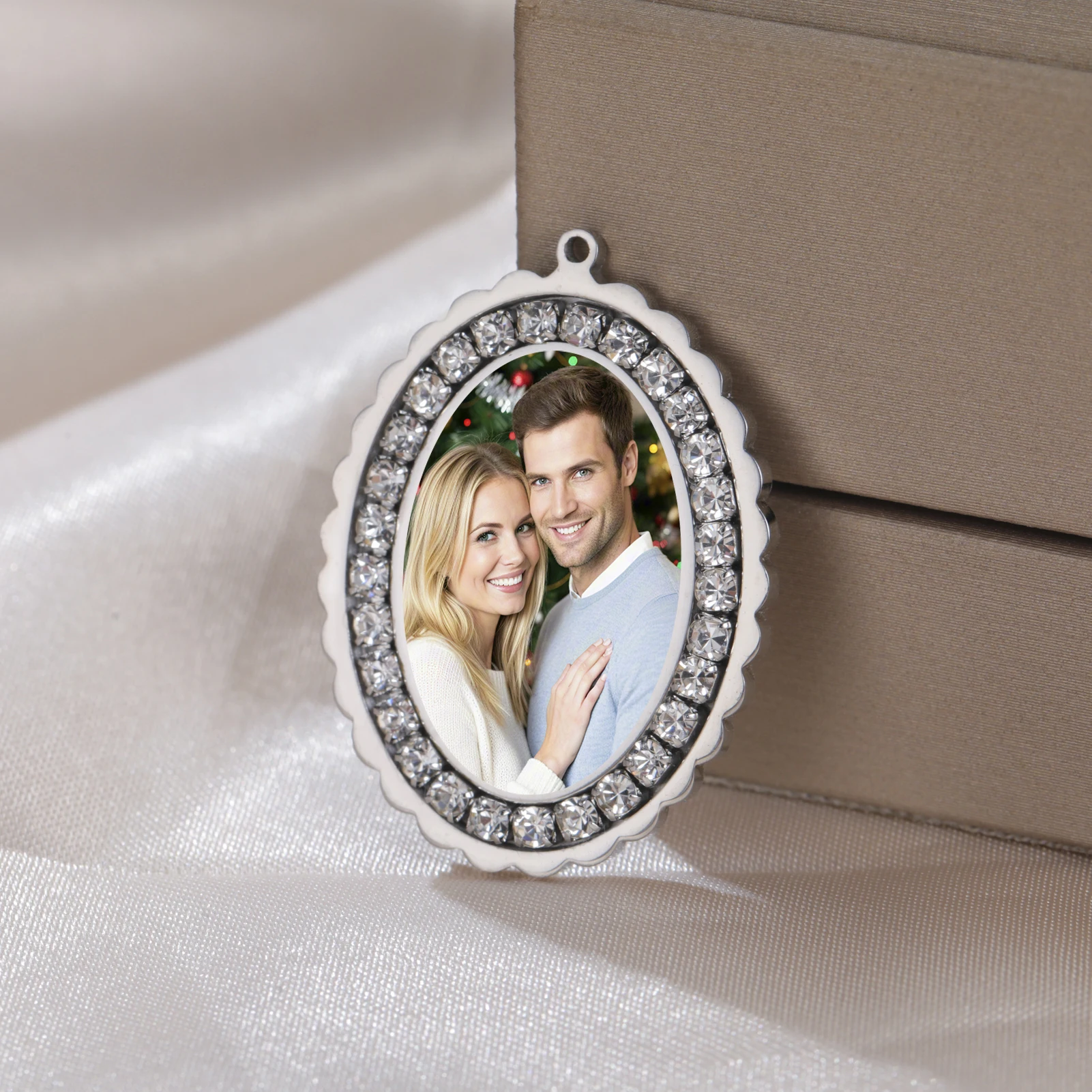 

Customized Pendant With Diamond Oval Color Printing, Exquisite And Gorgeous Jewelry, Suitable For Both Gifting And Personal Use