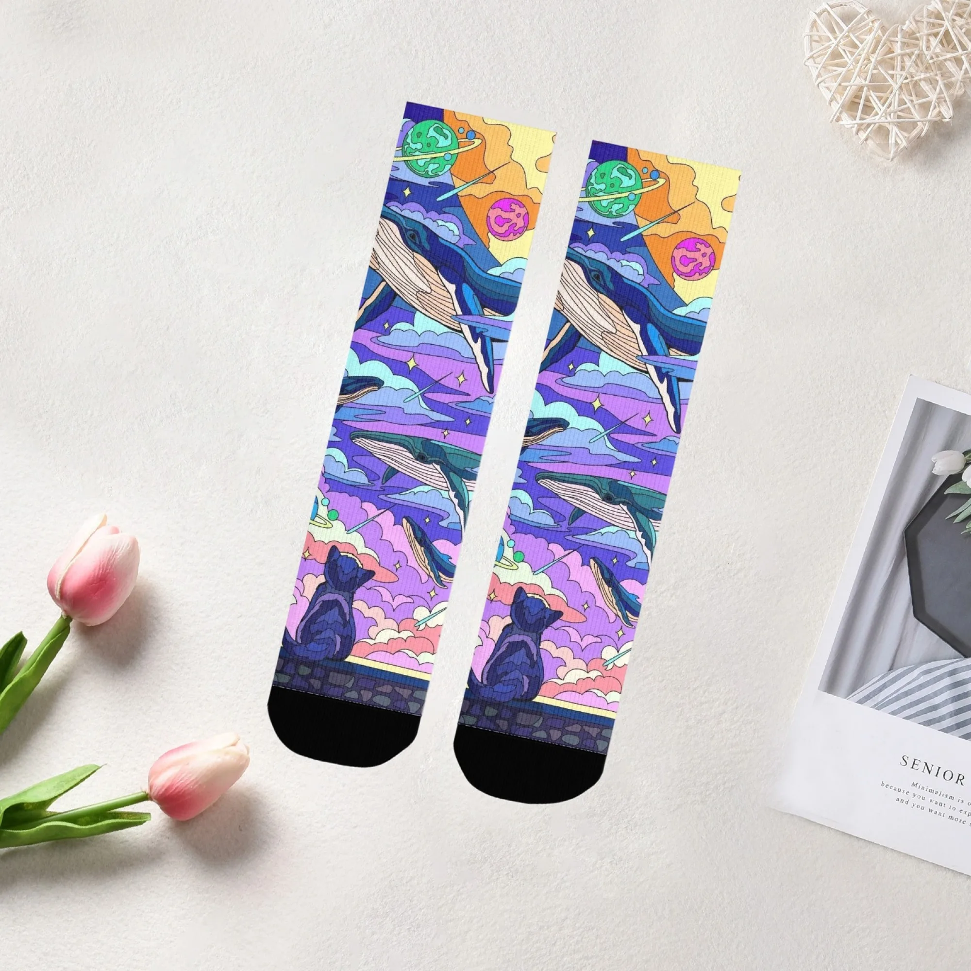 ถุงเท้าลายการ์ตูนวาฬอวกาศสุดแปลกใหม่ สไตล์เรโทร กันลื่น ระบายอากาศได้ดี นุ่ม สบาย ของขวัญสุดแปลก สำหรับกิจกรรมกลางแจ้ง ทุกฤดูกาล