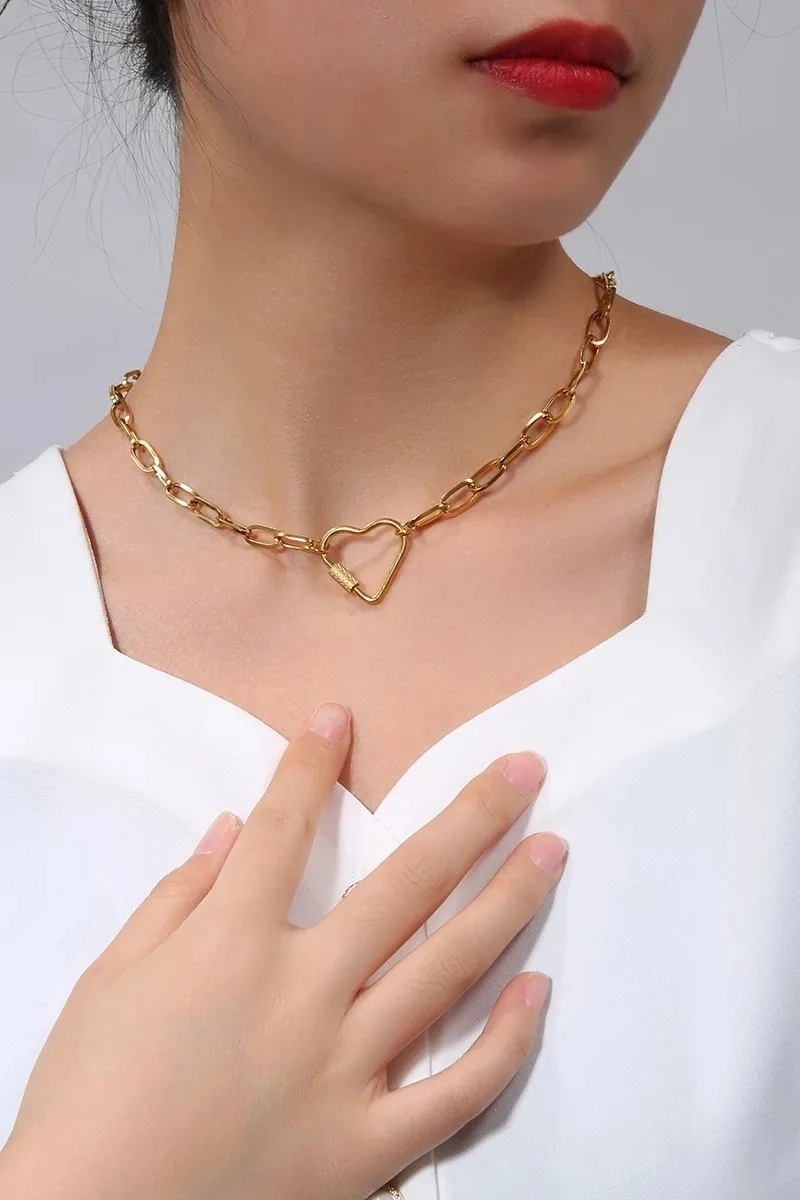 Stainless Steel Hollow Heart Pendant Necklaces For Women Metal Heart Turnbuckle Ladies Clavicle Chain Necklace Choker