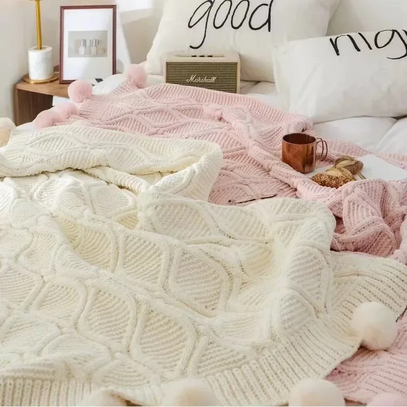 Solid Color Sofa Blanket Minimally Jacquard Thickened Soft Shawl Knitted Blanket with Fur Balls Bedend Decorative Cover Towel