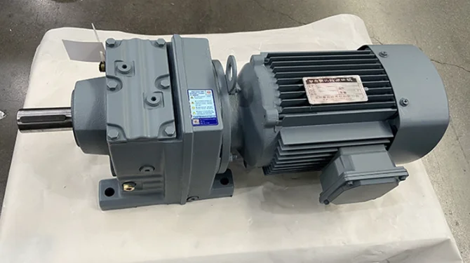 مخفض سرعة تروس دودة شطبة حلزونية للمحركات الكهربائية لآلة الانحناء المتداول CN