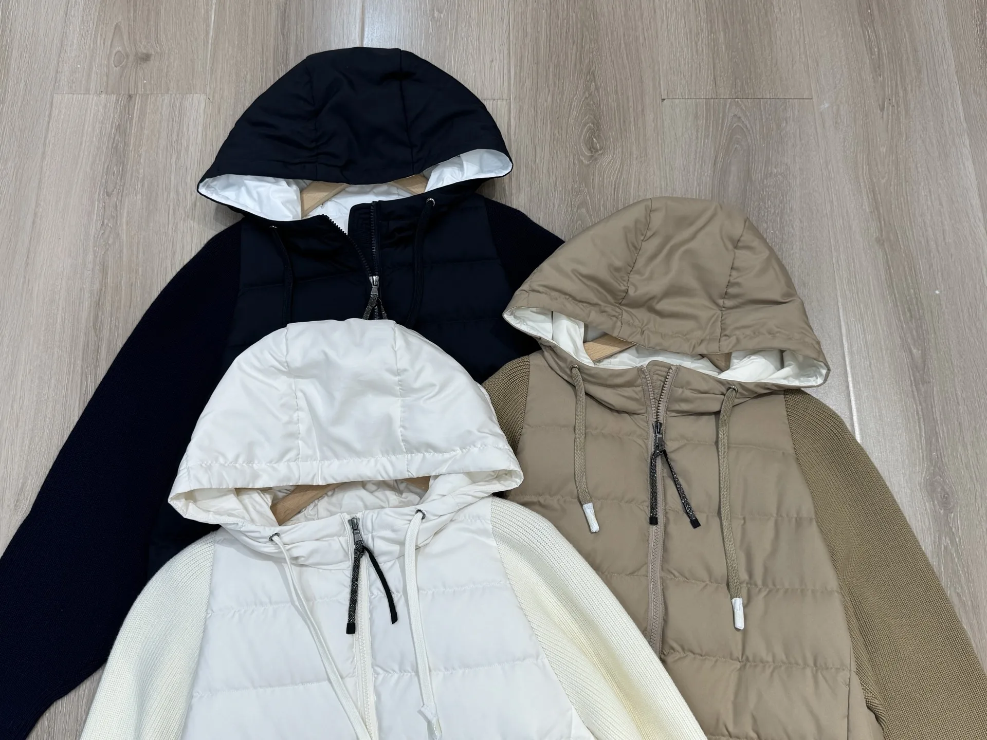 Nuovo tessuto antivento e impermeabile Piumino in piuma d'oca bianca in lana cashmere con maniche a pipistrello Stile corto