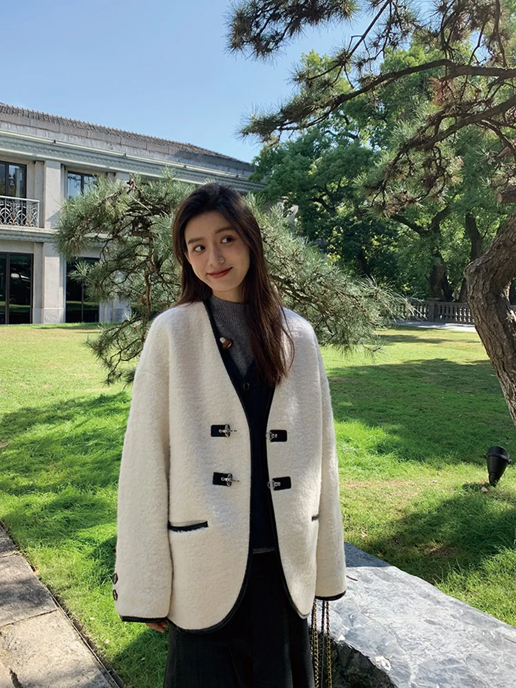 

Корейское шерстяное пальто с V-образным вырезом и искусственным мехом, женское, осенне-зимнее, средней длины, новинка 2024 года, с вставками из кожи и меха