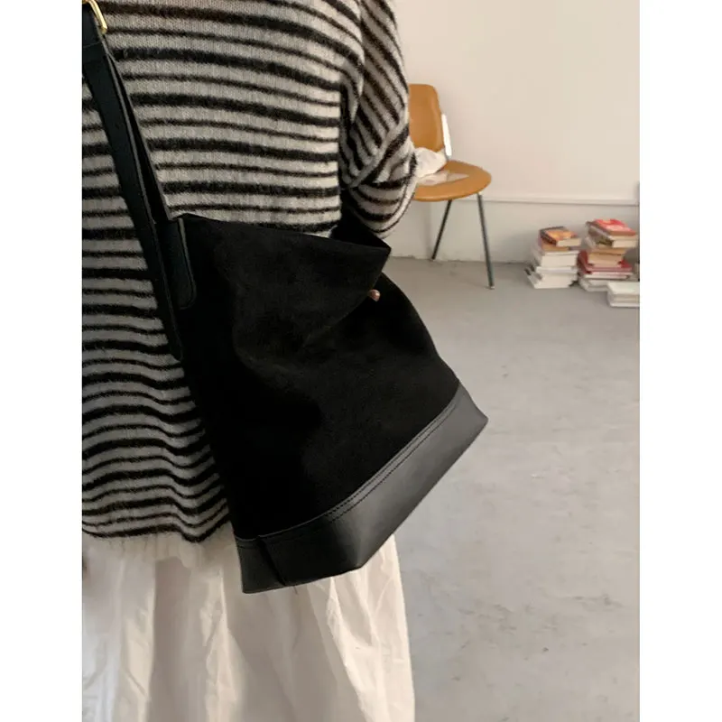 

Retro Faux Suede Large Capacity Crossbody Bag for Women 2025 New Autumn Winter Korean Tote Single Shoulder Underarm Bags