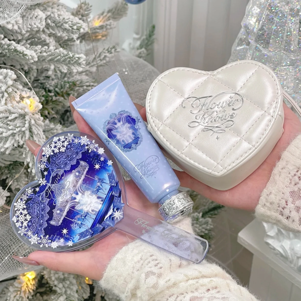Flower Knows Christmas Limited Edition Snow House Mini Heart-shaped Hanging Bag