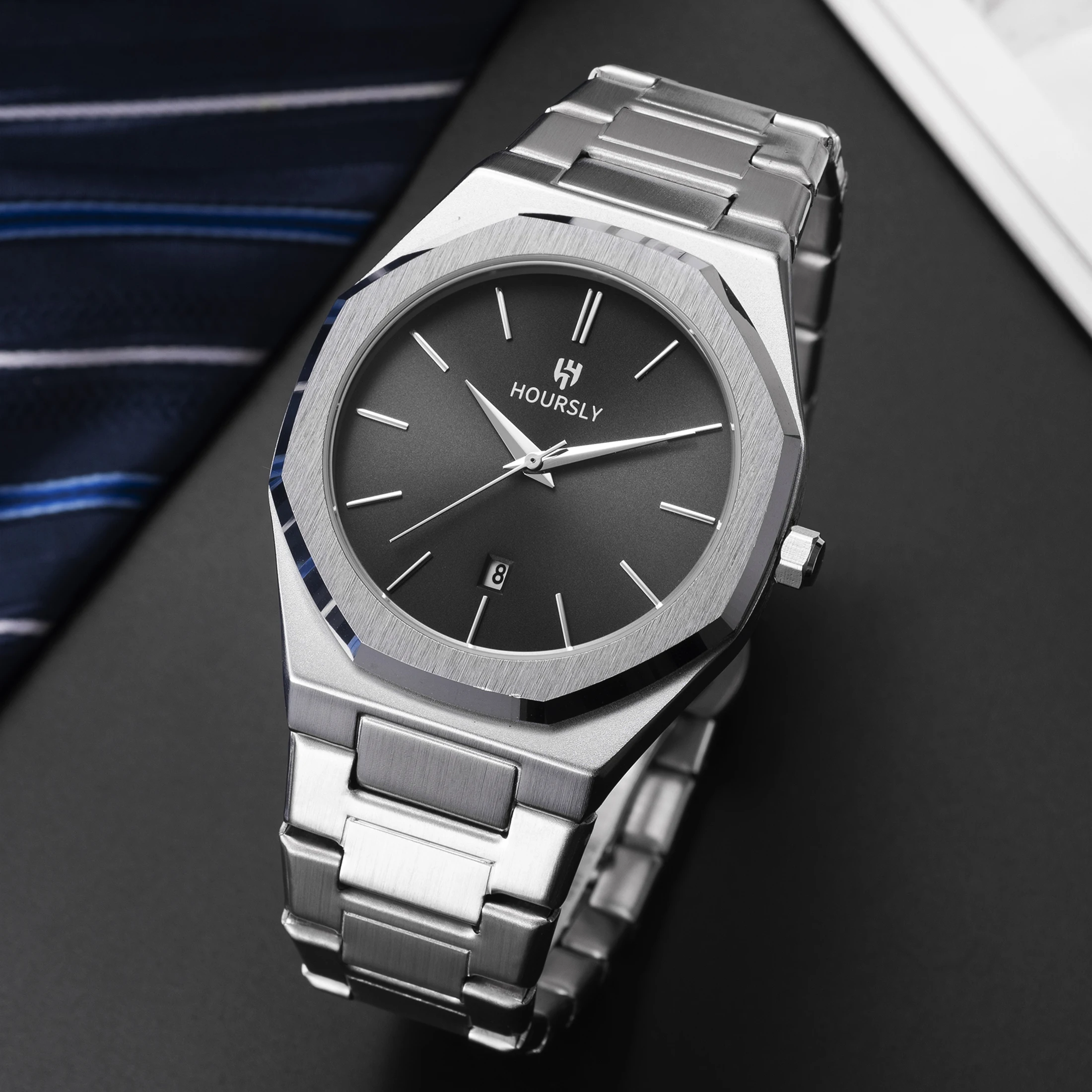 Luxury personalized men watch stainless steel strap waterproof circular calendar quartz clock simple line dial business fashion