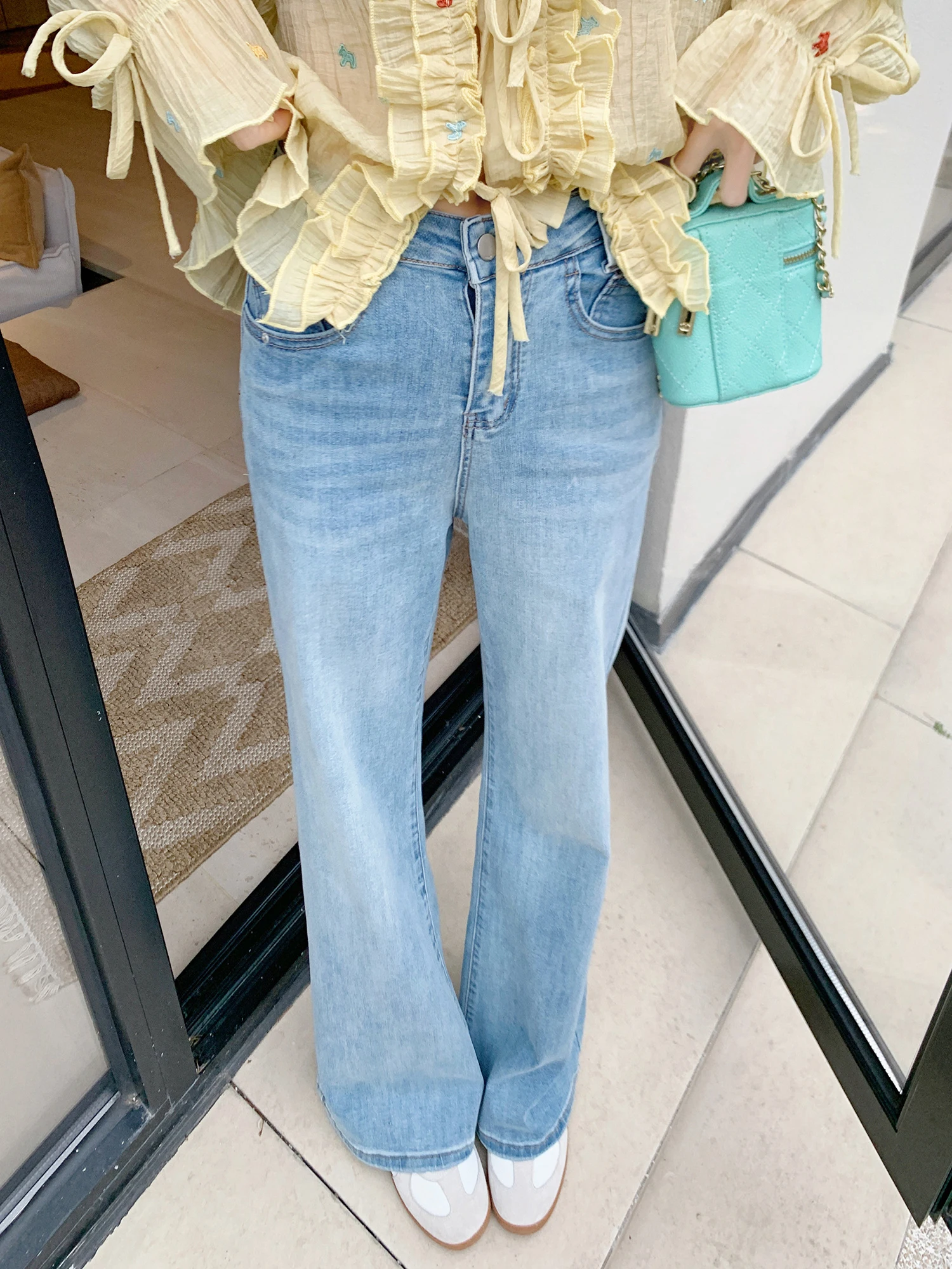 

Весна 2026: Новые женские джинсы-клеш с высокой талией, утягивающие, универсальные, элегантные, из хлопкового стрейч-денима