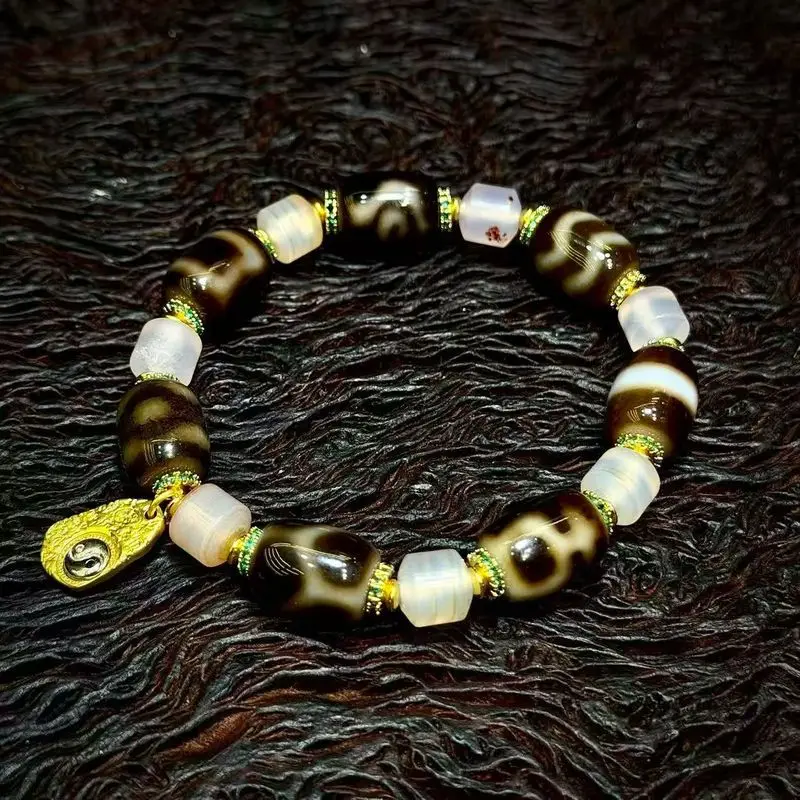 5A Grade, Genuine Tibetan Natural Agate, Featuring A Rare Treasure Bottle Design, Pattern, And Three-Eyed Dzi