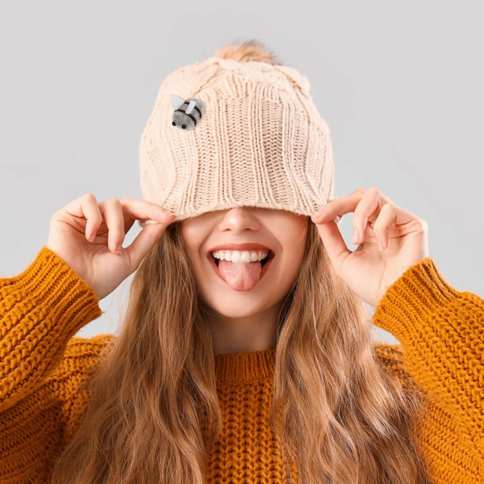 

10pcs Wool Felt Bee Pendant Mini Bees Tiny Birthday Party Decoration Craft Supplies Lovely Cartoon Bright Colors