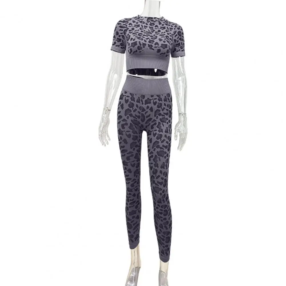 Fashionable Yoga Outfits Navel Exposed Casual Yoga Tracksuit Leopard Print Crop Top Yoga Leggings Set