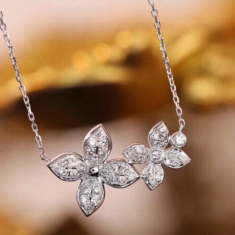 Aazuo 18K Pure White Gold Real Diamonds 4 Leafs Flowers Pendent With Chain Necklace Gifted For Women Engagement Wedding Party