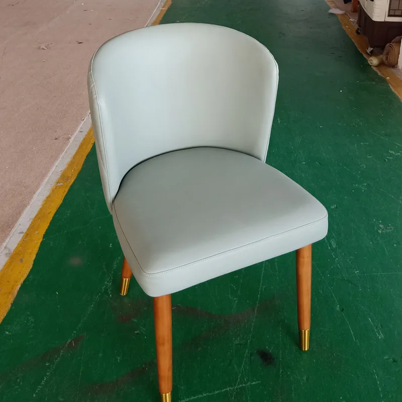 Nordischer Esszimmerstuhl aus massivem Holz, einfacher Familienstuhl mit Rückenlehne