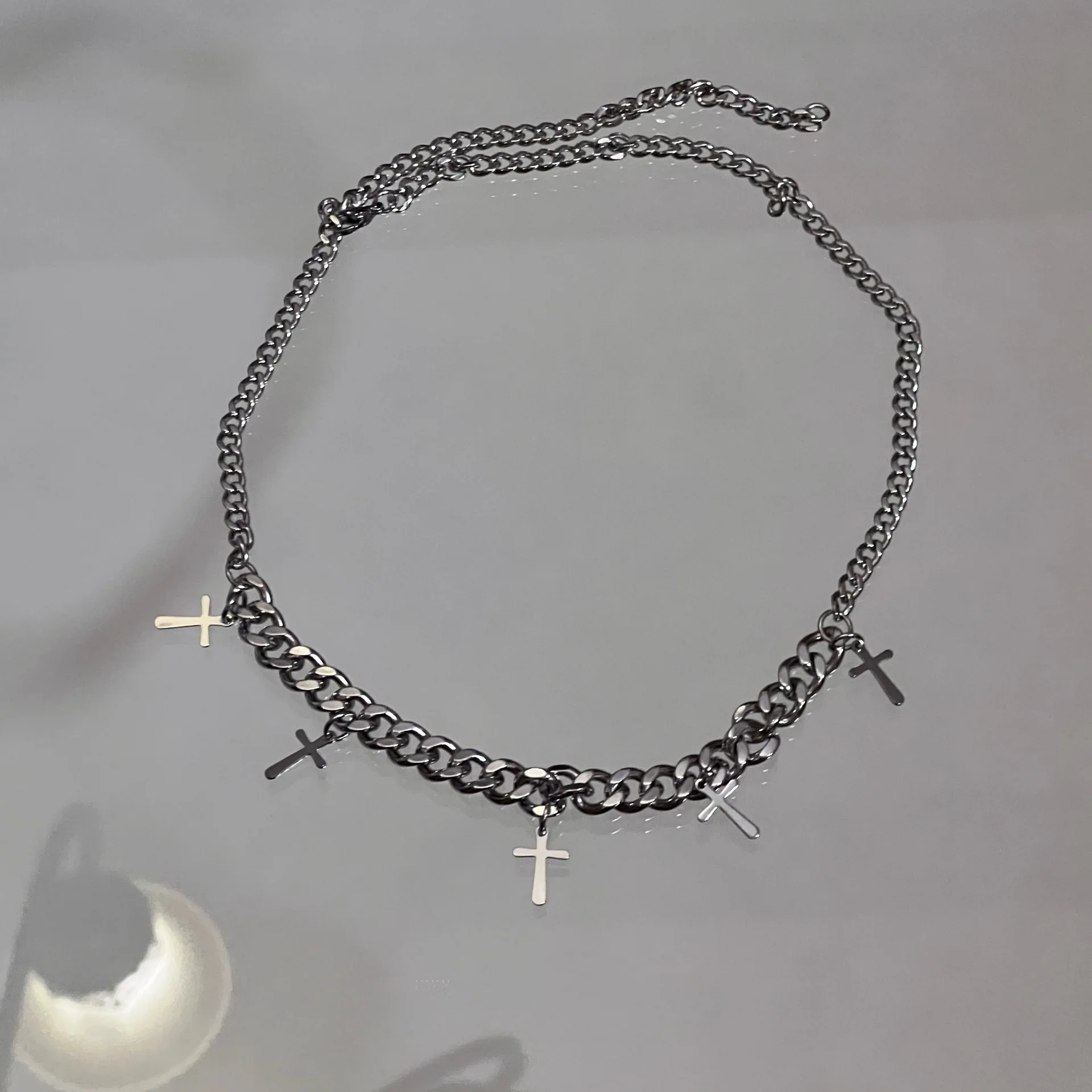 Einfacher Edelstahl-Halsreif für Männer mit Retro-Kreuzanhänger, Trendige Kubakette, Modeschmuck – Detail 4