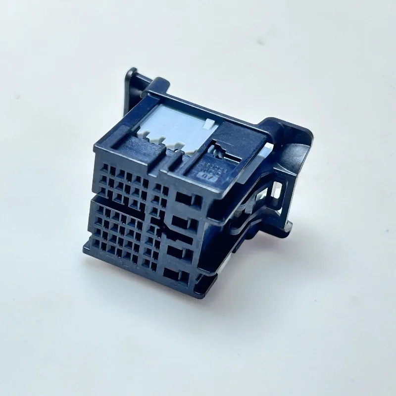 2PCS 160028-0011 Original 32-hole, automotive connector, host module plug, power amplifier, housing wiring harness