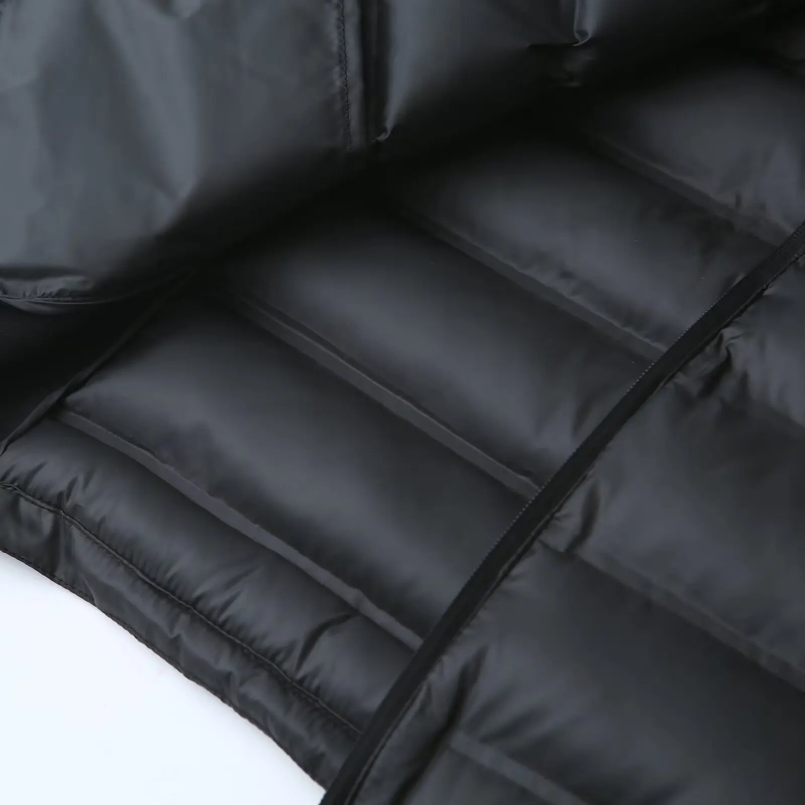 เสื้อโค้ทผ้าฝ้ายสีดำทรงสลิมแฟชั่นใหม่สำหรับฤดูหนาว แขนยาว มีฮู้ด สไตล์ยุโรปและอเมริกา