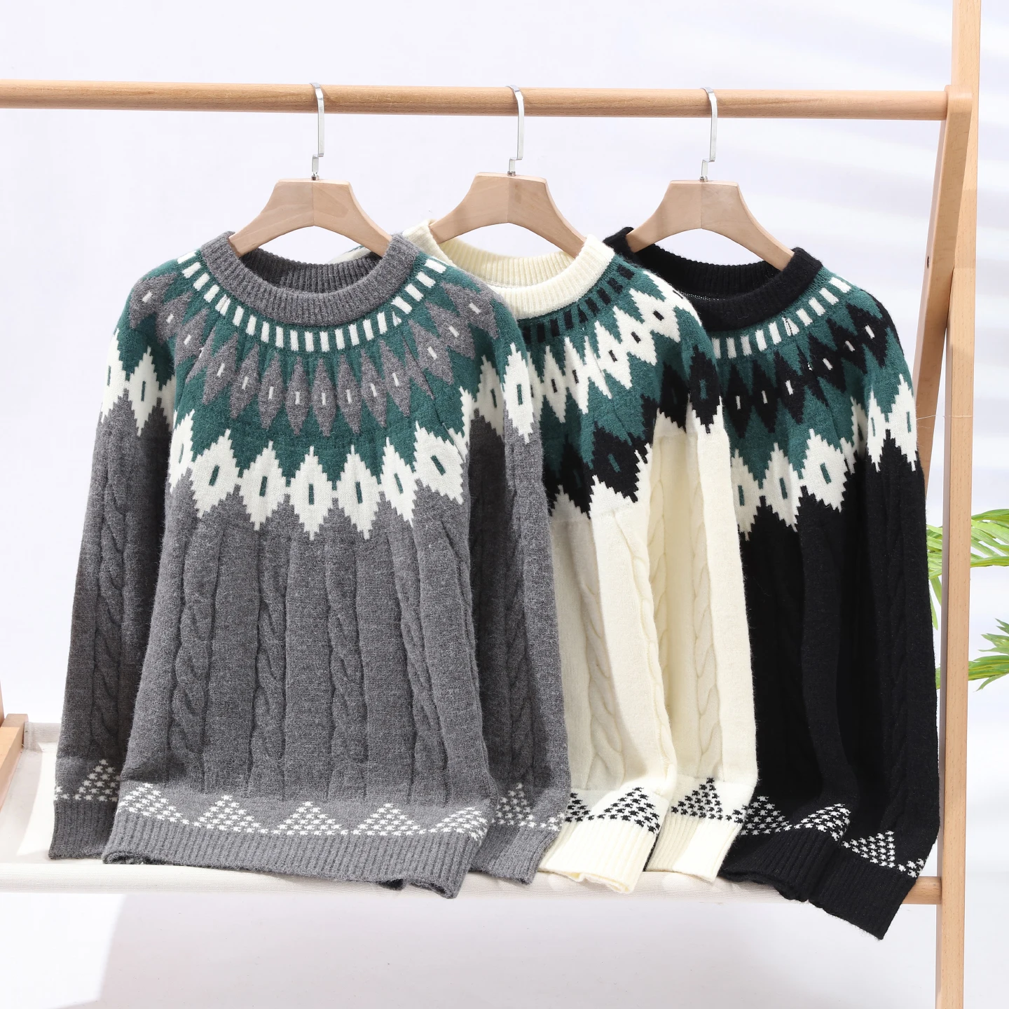 Men Vintage Fair Isle Jacquard Pullover, Crew Neck Cable Knit Thick Warm Geometric Pattern Long Sleeve Daily Winter Soft Knit