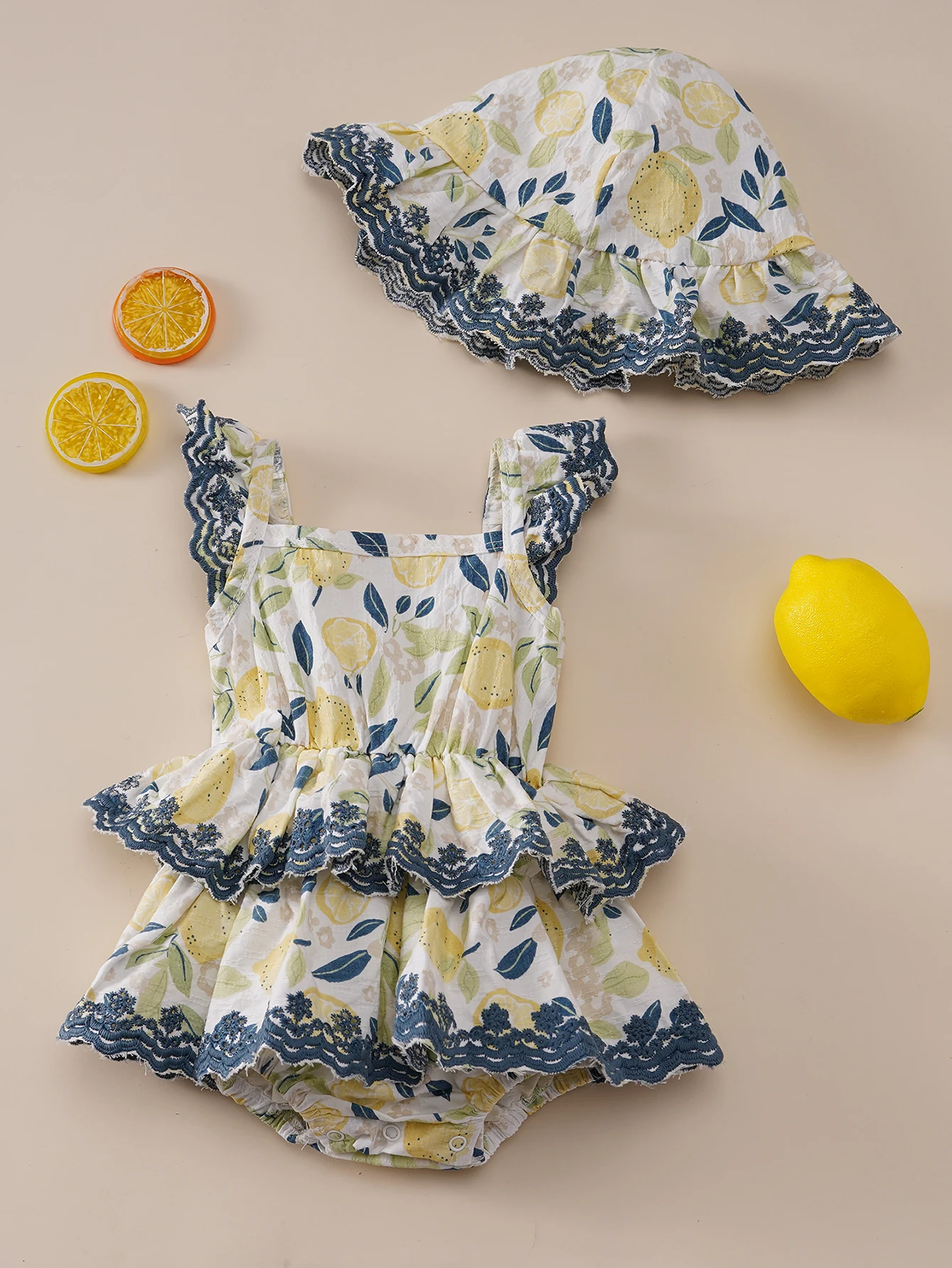 2-piece set of suspender triangle romper, fashionable baby girl outfit with matching hat, summer outerwear for baby girls, suitable for newborns to wear for outings and photo shoots
