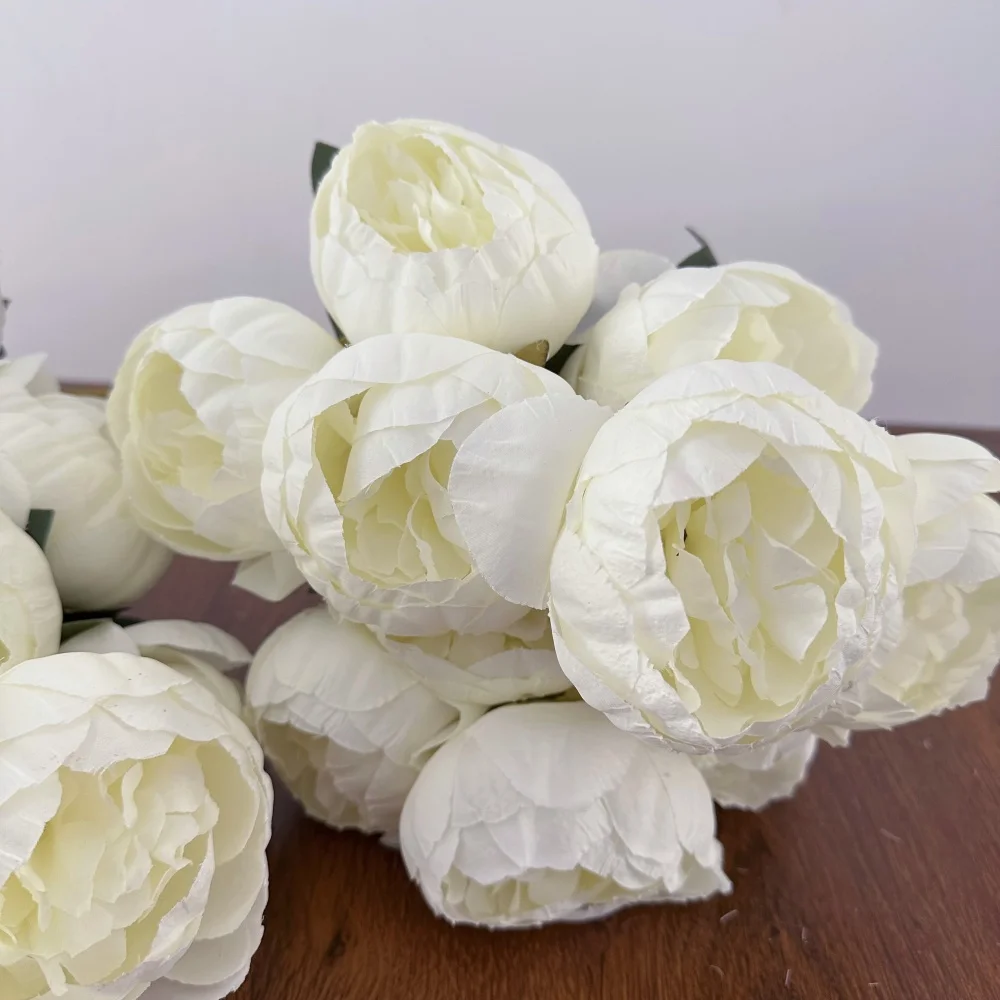 10-köpfige künstliche Pfingstrosenblume in Weiß mit großen Blüten, Brautstrauß, künstliche Pfingstrosen, Dekoration für Wohnzimmer, Schreibtisch, Hochzeit. – Detail 5