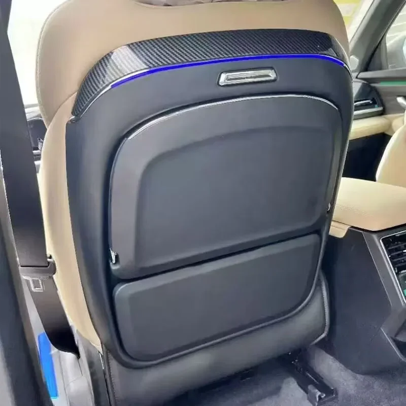 

The rear row folds the ultra-thin new small table board, with mobile phone groove, wireless charging atmosphere light,