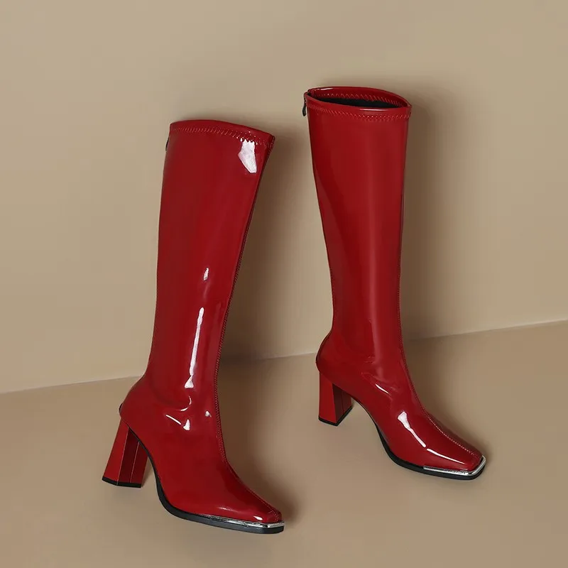 Botas hasta la rodilla otoño nuevo dedo del pie cuadrado protector de cabeza de Metal charol cremallera trasera antideslizante tacón de bloque botas hasta el muslo