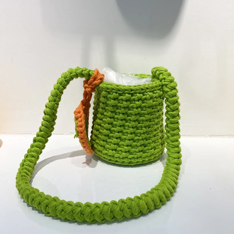 Bolso de hombro de primavera para mujer bolsos y monedero de diseñador de lujo novedad de 2023 Mini bolso de felpa hecho a mano con colgante sonriente Buena calidad y bajo precio vale la pena esperar envío gratis llegó