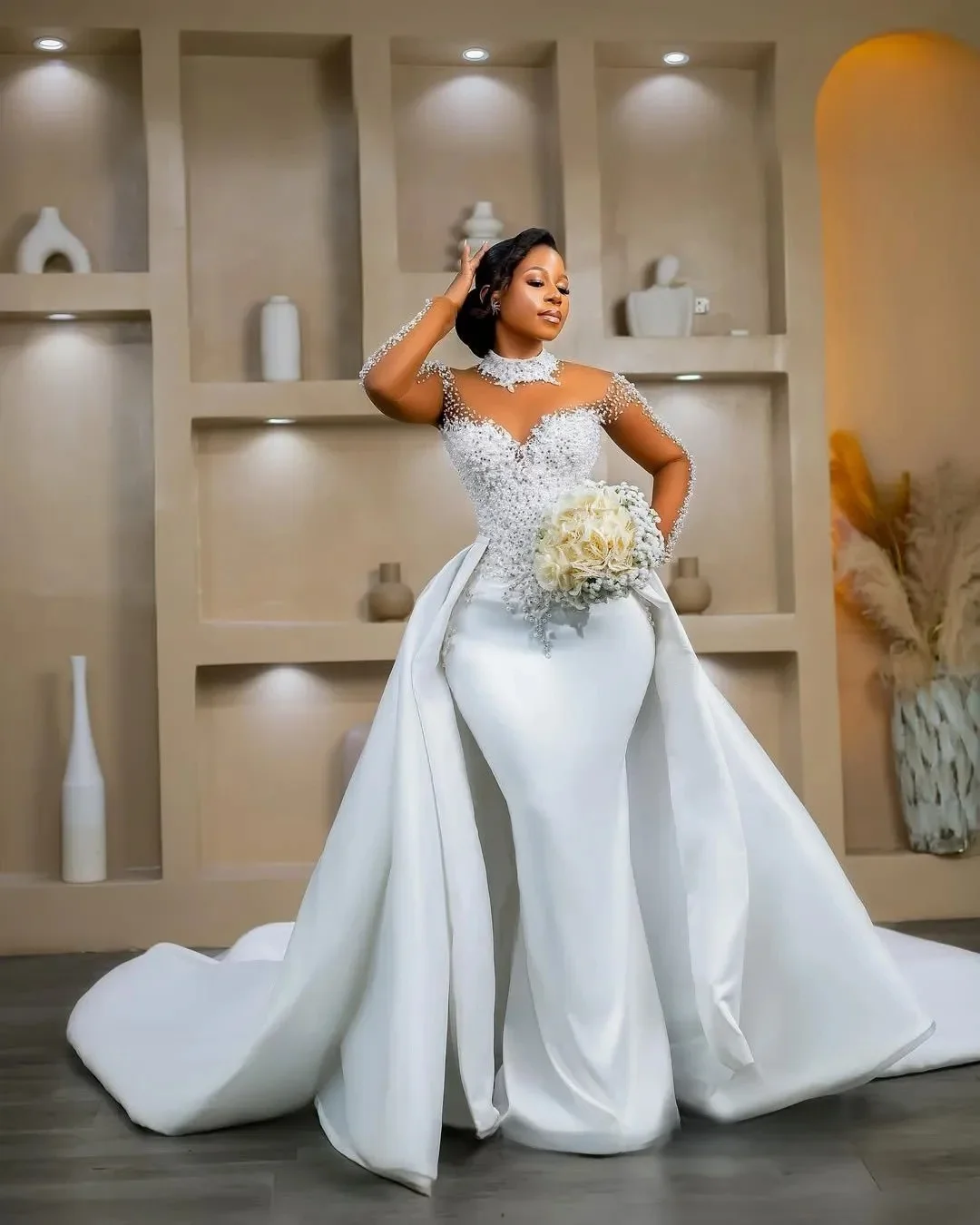 ชุดแต่งงานทรงเมอร์เมดแบบแอฟริกัน ไซส์พลัส แบบสั่งตัดพิเศษ สำหรับเจ้าสาว พร้อมผ้าคลุมแบบถอดได้ คอสูง ประดับลูกปัดและผ้าลูกไม้