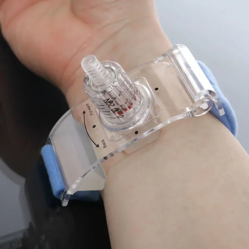 

Radial artery compression hemostatic device disposable femoral artery rotating tourniquet arterial catheterization procedure