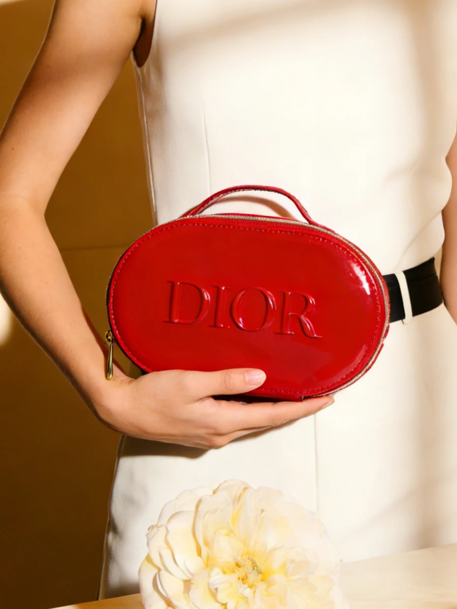 Dior Dior's Bag Luxuriöse, glänzende, leuchtend rote, ovale Handtasche für Make-up-Organizer, Lackleder, geprägtes Logo, wasserdicht, für Reisen