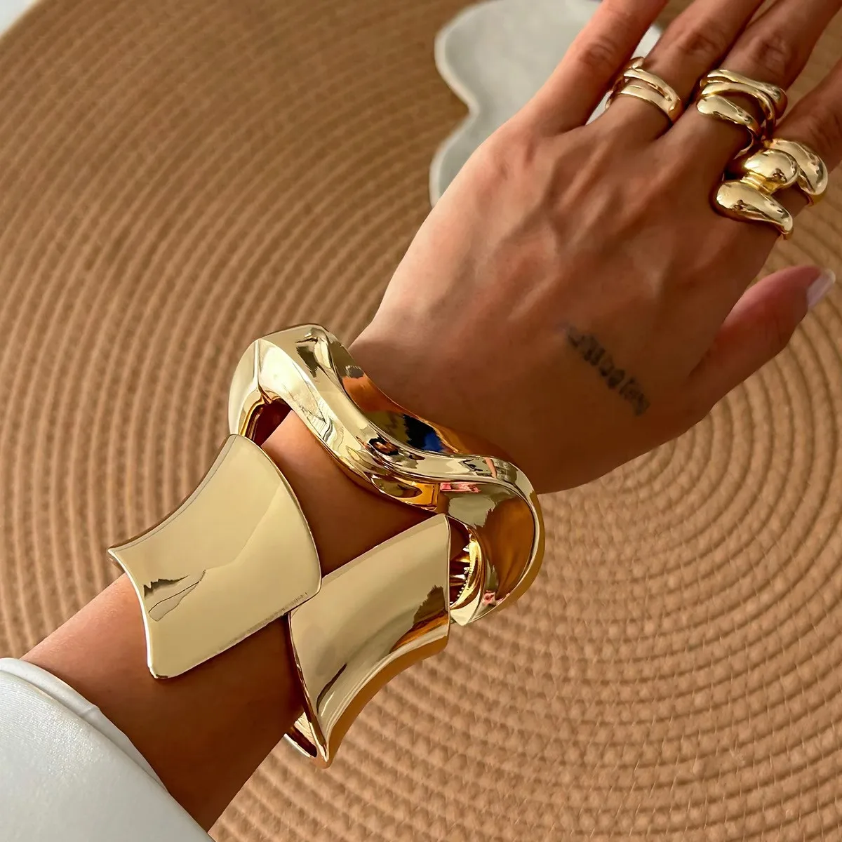TWOTWINSTYLE Irregular Geometric Bracelet Match With Accessories Fashion 2025