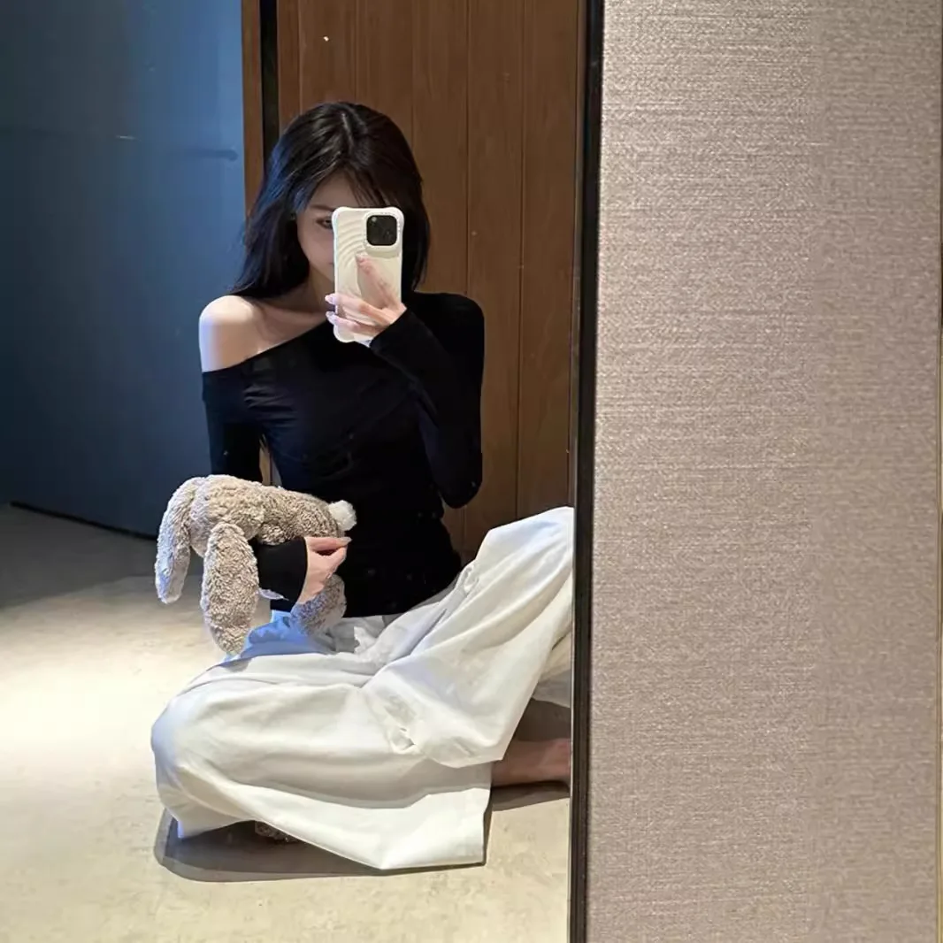 1 szt. Wiosna jesień moda skośny kołnierzyk Off-shoulder t-shirty z długimi rękawami damskie nowe solidne Slim Fit seksowne koszulki koszule studenckie topy