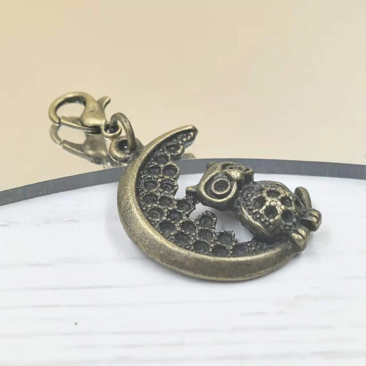 100PCS New Trendy Charm Pendants Owl Standing on the Moon DIY Crafts Jewelry Accessories Creative Handmade Supplies Material Bag